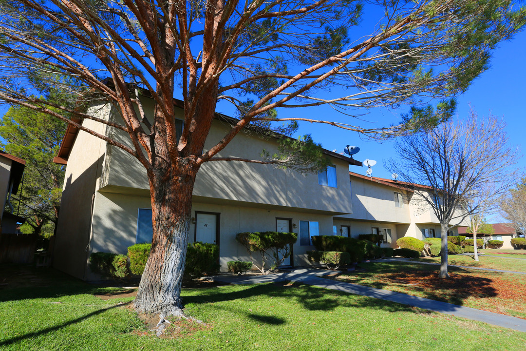 Gateway Villa Apartments in Ridgecrest, CA - Building Photo