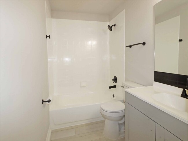 749 Grassy Knoll Trail in La Marque, TX - Building Photo - Building Photo