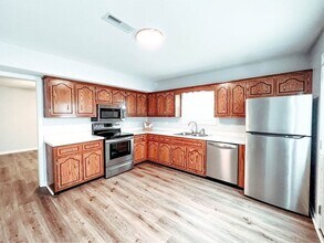 124 Ballygar St, Unit F in Clarksville, TN - Building Photo - Building Photo