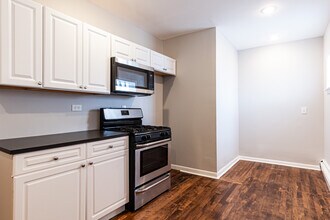 3823 N Drake Ave, Unit 1 in Chicago, IL - Building Photo - Building Photo