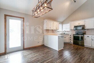 701 Corrington Dr in Raymore, MO - Building Photo - Building Photo