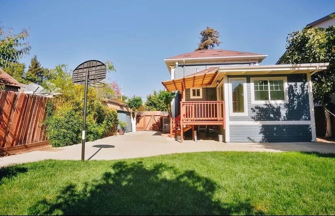 21815 Rio Vista St in Hayward, CA - Building Photo