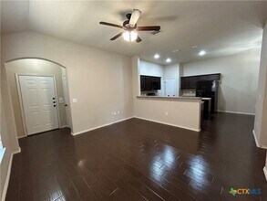 692 Creekside Cir in New Braunfels, TX - Building Photo - Building Photo
