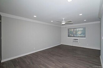 9 Brentwood Rd in Bay Shore, NY - Building Photo - Building Photo