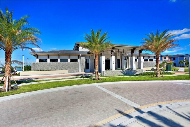 8853 NW 155th Ter in Miami Lakes, FL - Building Photo - Building Photo