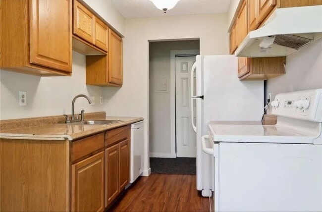 935 11th Ave S, Unit 3 in Hopkins, MN - Foto de edificio - Building Photo