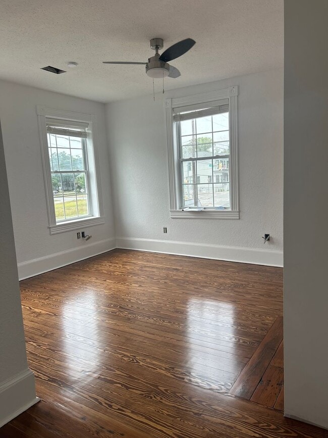property at 614 E Gwinnett St