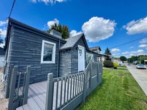 1508 Peoria St in Peru, IL - Building Photo - Building Photo
