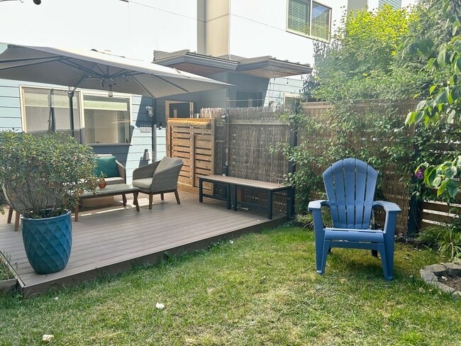 4238 S Greenbelt Station Dr in Seattle, WA - Building Photo - Building Photo