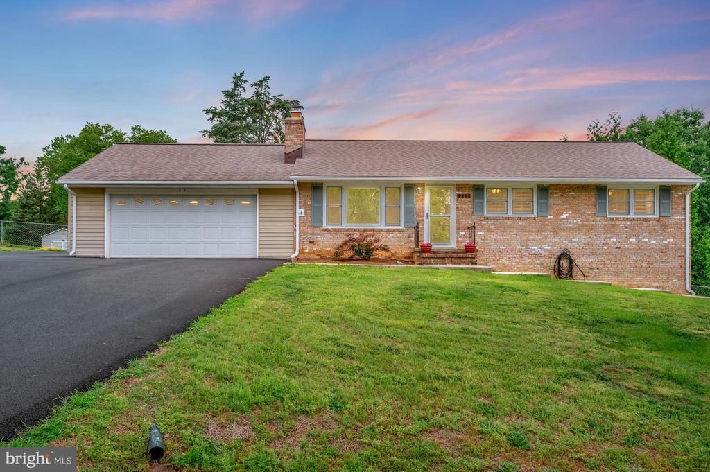 212 Mt Pleasant Blvd in Fredericksburg, VA - Building Photo