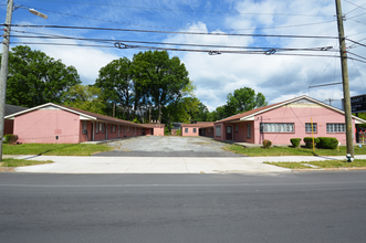 817 Summit Ave in Greensboro, NC - Building Photo - Building Photo