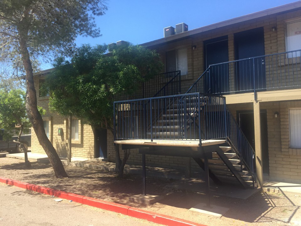 Mountain Springs Apartments in Phoenix, AZ - Building Photo