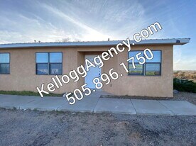537 Tulip Rd SE in Rio Rancho, NM - Building Photo