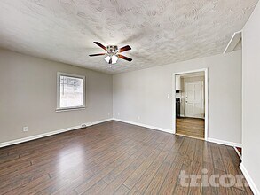 4300 Oak Forest Dr in Charlotte, NC - Building Photo - Building Photo