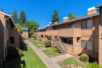 Brockford Place Apartments in Sacramento, CA - Foto de edificio - Building Photo