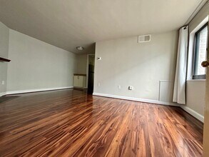 2602 Tunlaw Rd NW, Unit 4 in Washington, DC - Foto de edificio - Building Photo