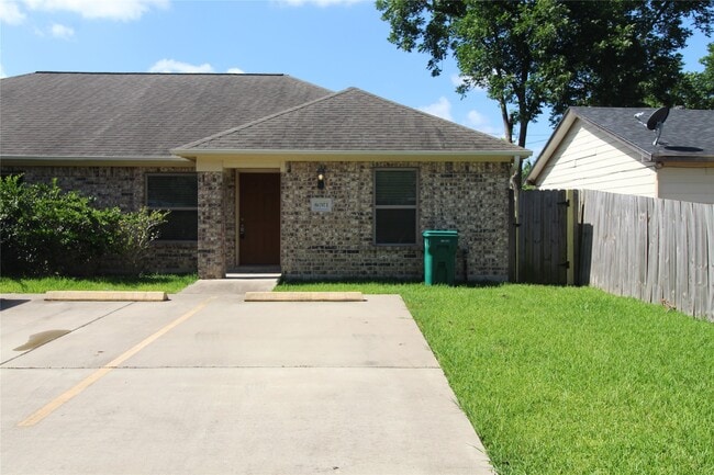 property at 814 Mobile Dr