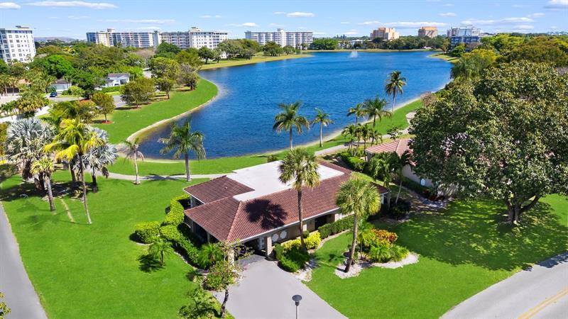 3015 N Palm Aire Dr in Pompano Beach, FL - Foto de edificio