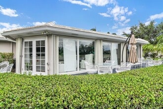 450 French Royale Cir in Atlantis, FL - Foto de edificio - Building Photo