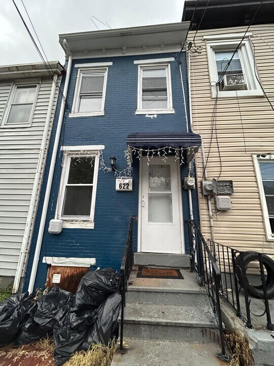 622 Lamberton St in Trenton, NJ - Building Photo