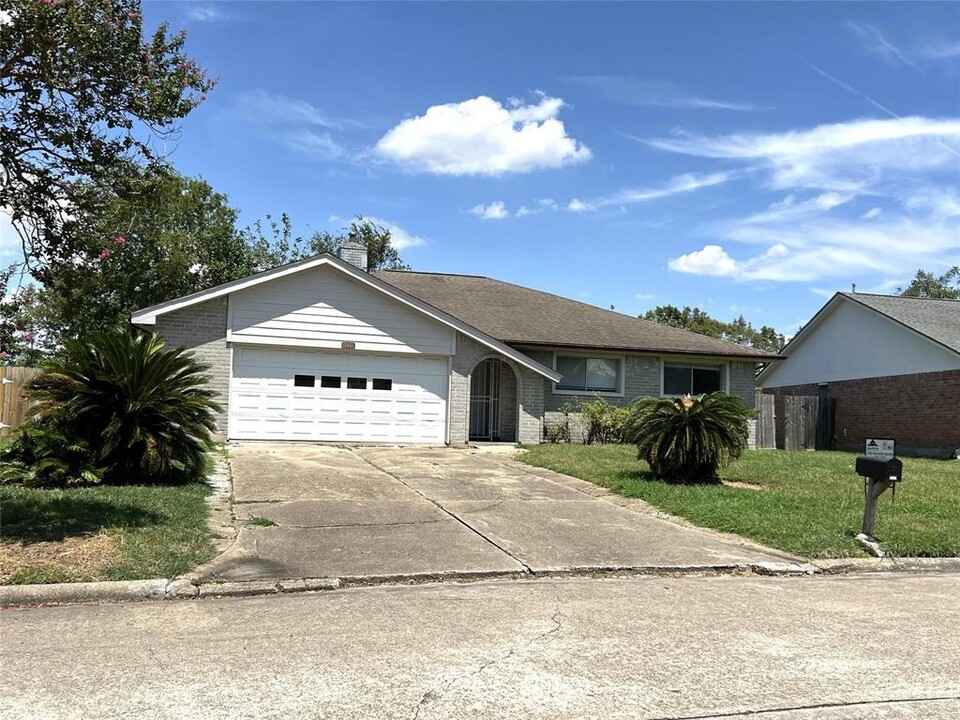 11411 Graywood Dr in Houston, TX - Building Photo