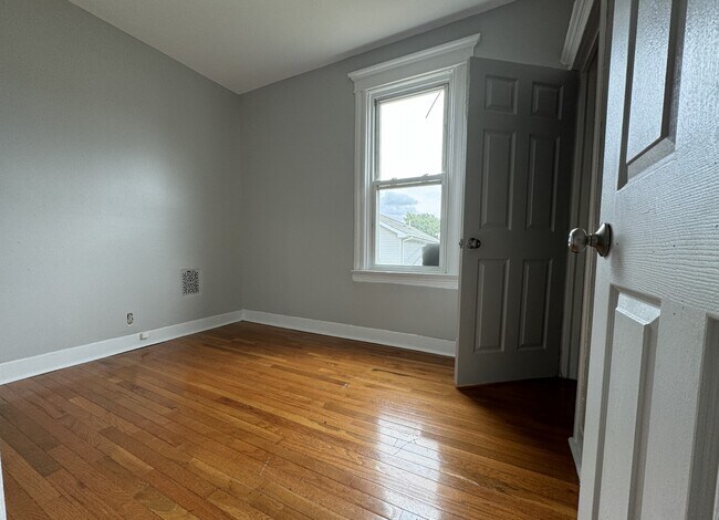 93 Bayview Ave, Unit 2 in Jersey City, NJ - Building Photo - Building Photo