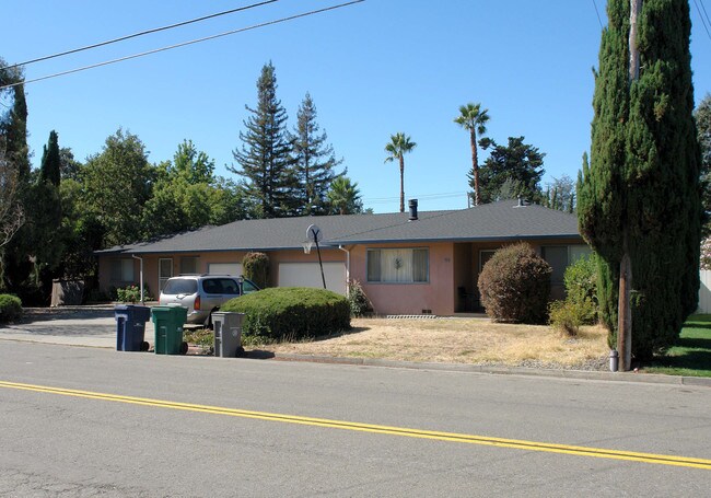 41 Ursuline Rd in Santa Rosa, CA - Building Photo - Building Photo