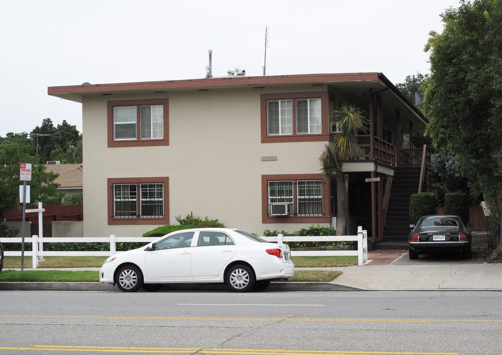 11618-11624 1/2 Riverside in North Hollywood, CA - Building Photo