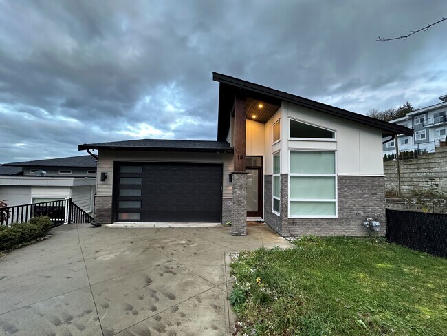 43925 Chilliwack Mountain Rd in Chilliwack, BC - Building Photo - Building Photo
