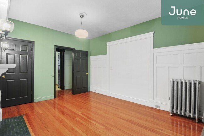 1905 Beacon St-Unit -B in Boston, MA - Building Photo - Building Photo