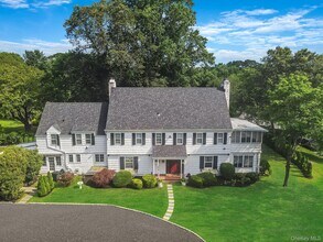 5 Kohlsaat Ct in Smithtown, NY - Building Photo - Building Photo