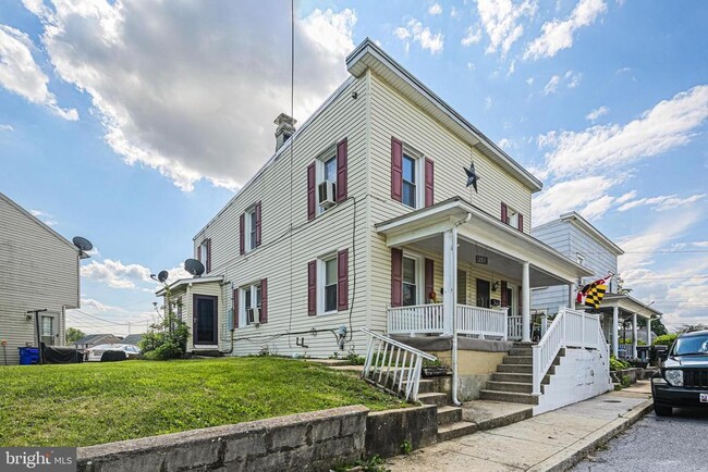 property at 253 E Howard St