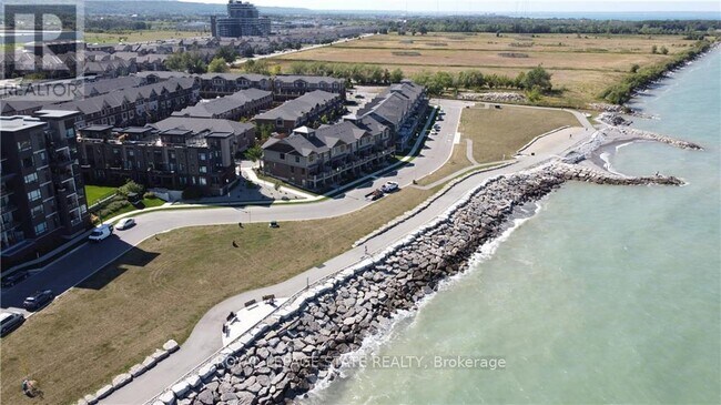 27 Waterview Ln in Grimsby, ON - Building Photo - Building Photo