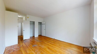 1483 First Avenue in New York, NY - Foto de edificio - Floor Plan