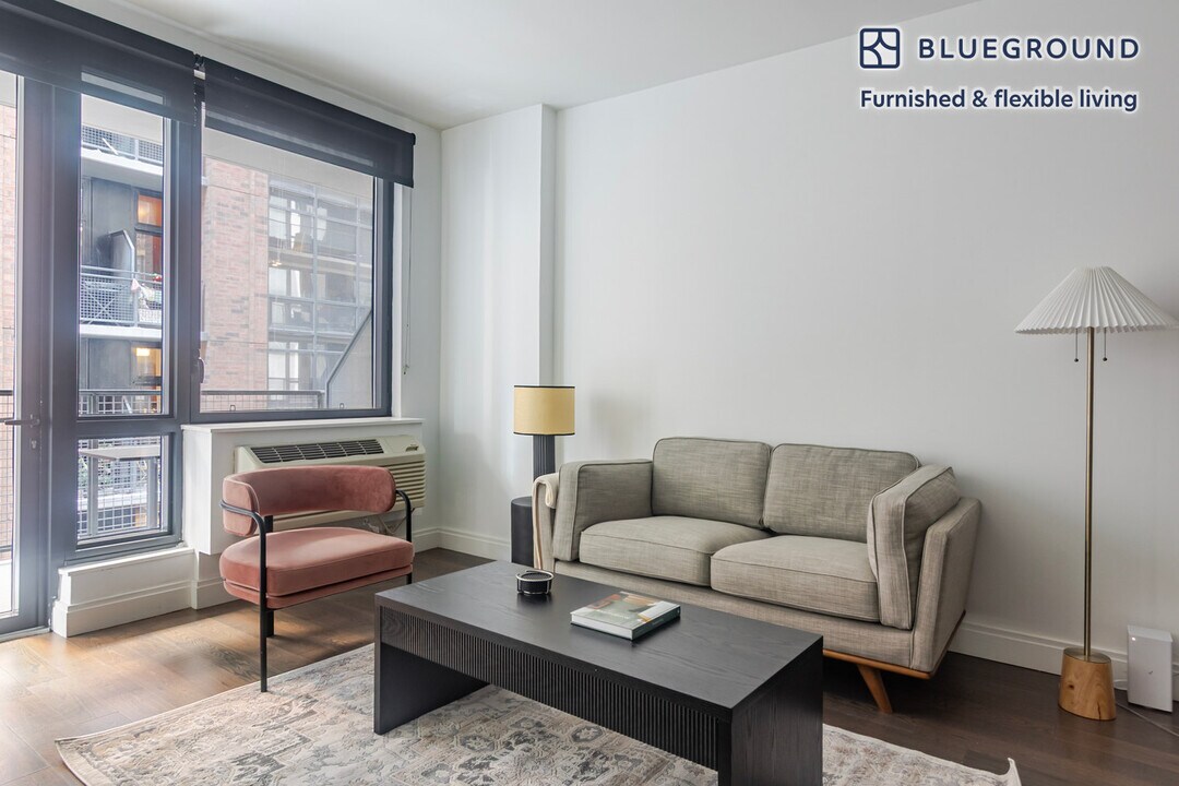148 1st St in Jersey City, NJ - Building Photo