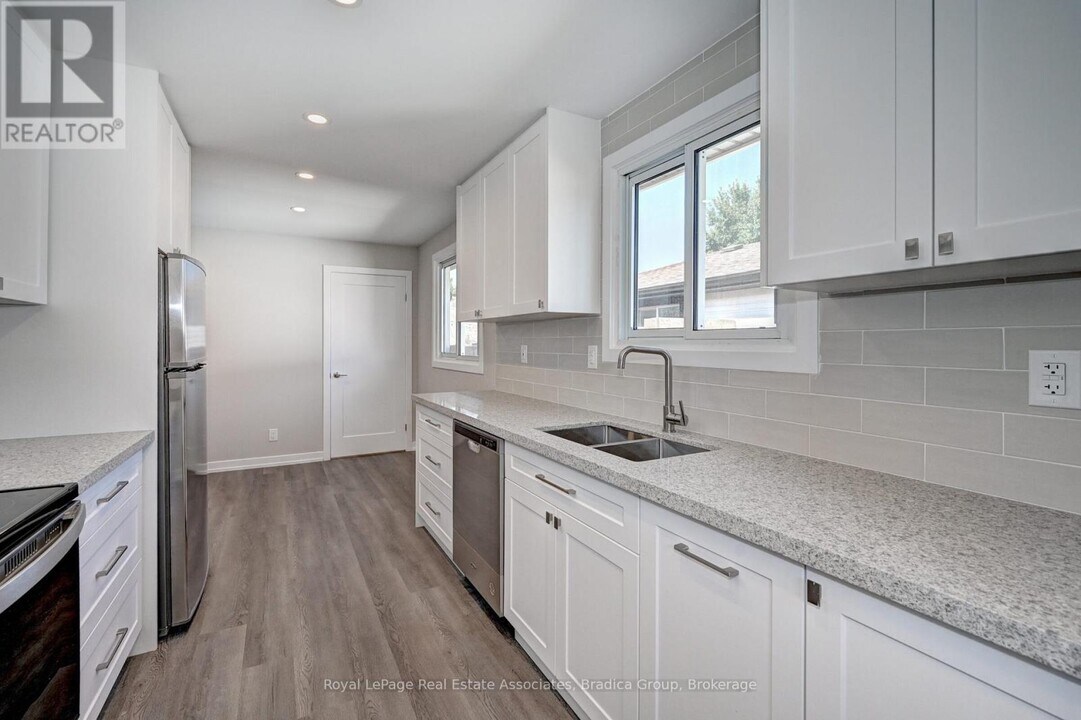78 Barwood Crescent in Kitchener, ON - Building Photo