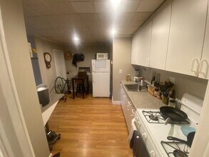 350 E St, Unit #1 in Boston, MA - Foto de edificio - Building Photo