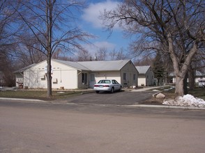 Cedar Hickory Place Apartments in Avon, SD - Foto de edificio - Building Photo