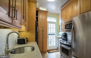 519 10th St SE in Washington, DC - Building Photo - Building Photo