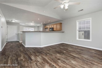 8815 Woodpointe Blvd in Louisville, KY - Building Photo - Building Photo