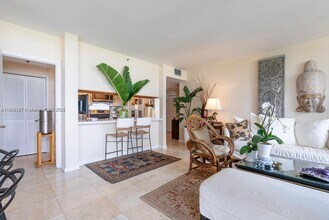 1581 Brickell Ave in Miami, FL - Building Photo - Building Photo