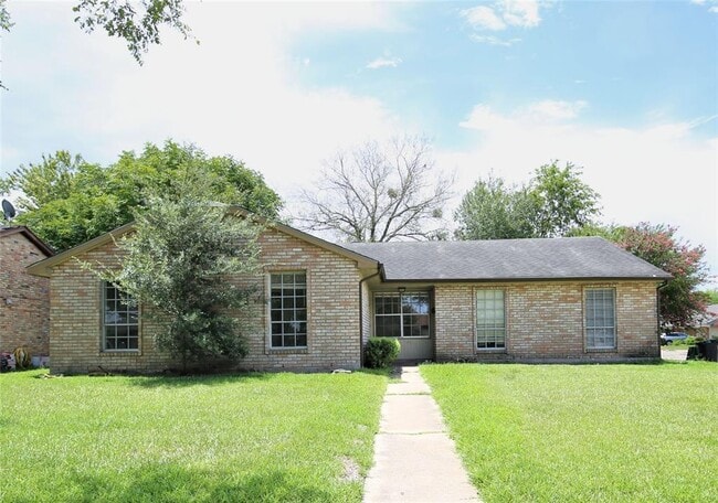 4731 Pinebrook Ln in Houston, TX - Building Photo - Building Photo