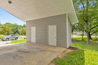 1561 Sultan Ln in Riverdale, GA - Foto de edificio - Building Photo