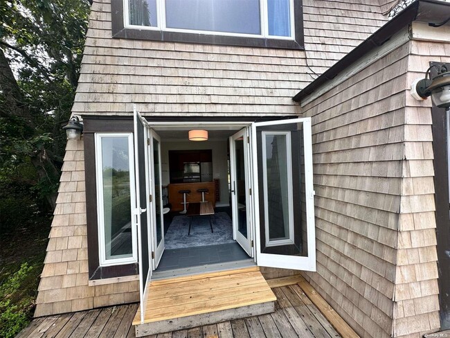 55 West End Ave in East Quogue, NY - Building Photo - Building Photo