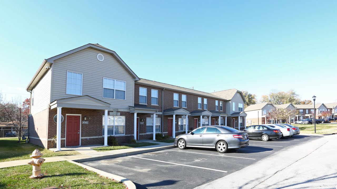 Stratford Commons Apartments in St. Louis, MO - Building Photo