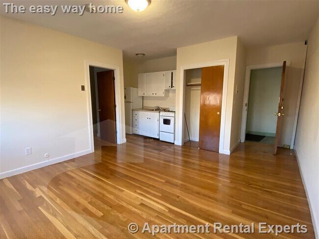 168 N Beacon St in Brighton, MA - Foto de edificio - Building Photo