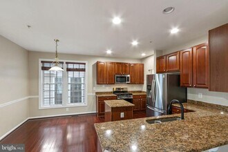 23209 Robin Song Dr in Clarksburg, MD - Building Photo - Building Photo