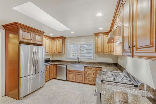 19330 Linden Ave N in Shoreline, WA - Building Photo - Building Photo