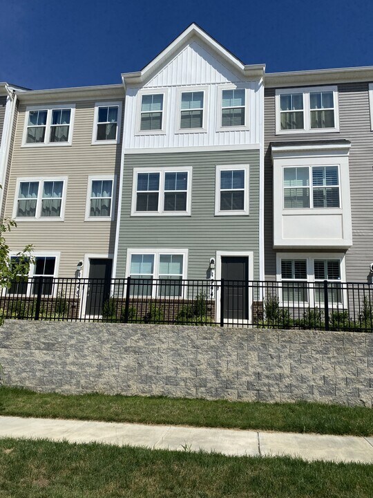 1344 Cedar Vly Rd in Ranson, WV - Building Photo