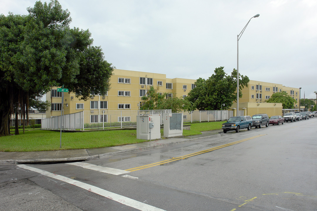 Vivian Villas in Hialeah, FL - Foto de edificio